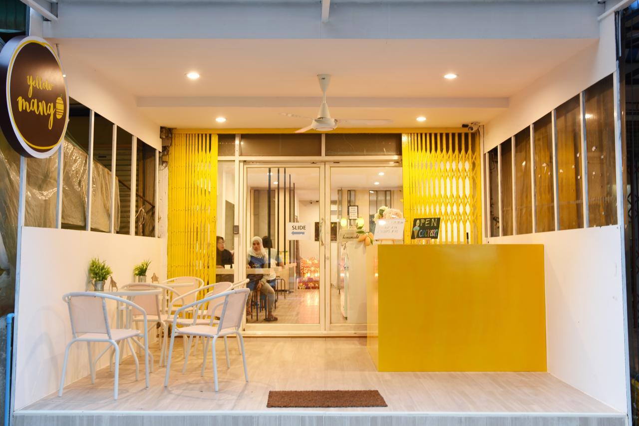 Yellow Mango Hostel Bangkok Exterior photo